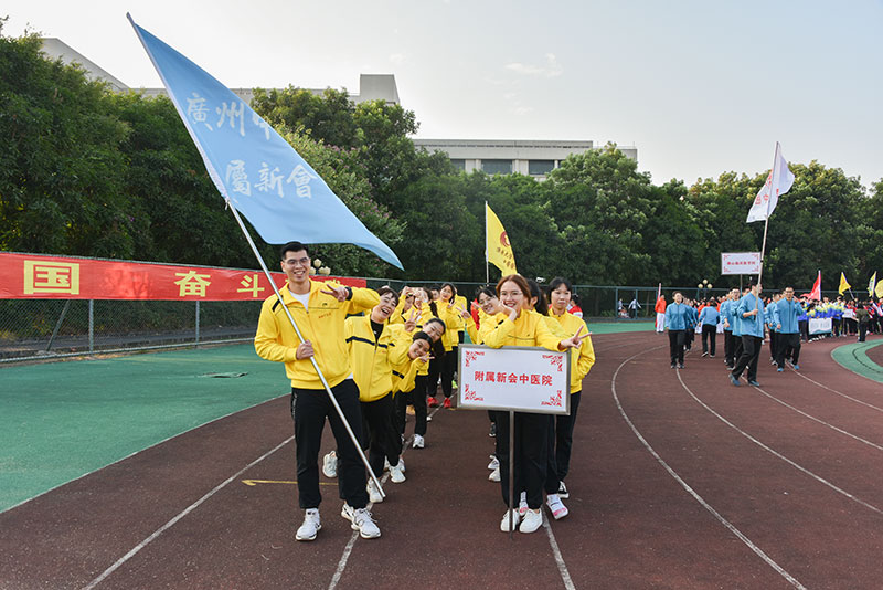區(qū)中醫(yī)院運動健兒在入場式.jpg